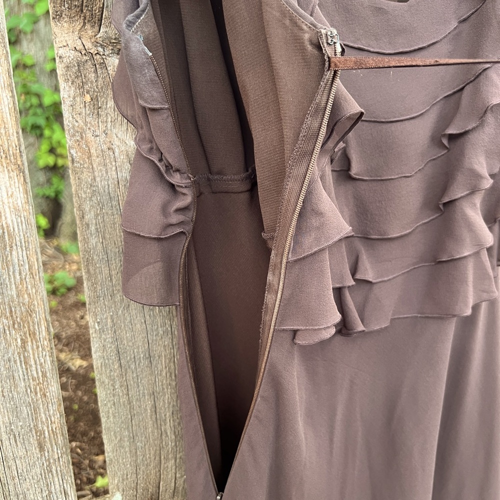 Max & Cleo brown sleeveless silk dress with ruffled bodice in Size 10, lined - Picture 9 of 11
